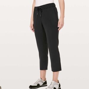 Lululemon On The Fly Crop *Woven 23"
Black